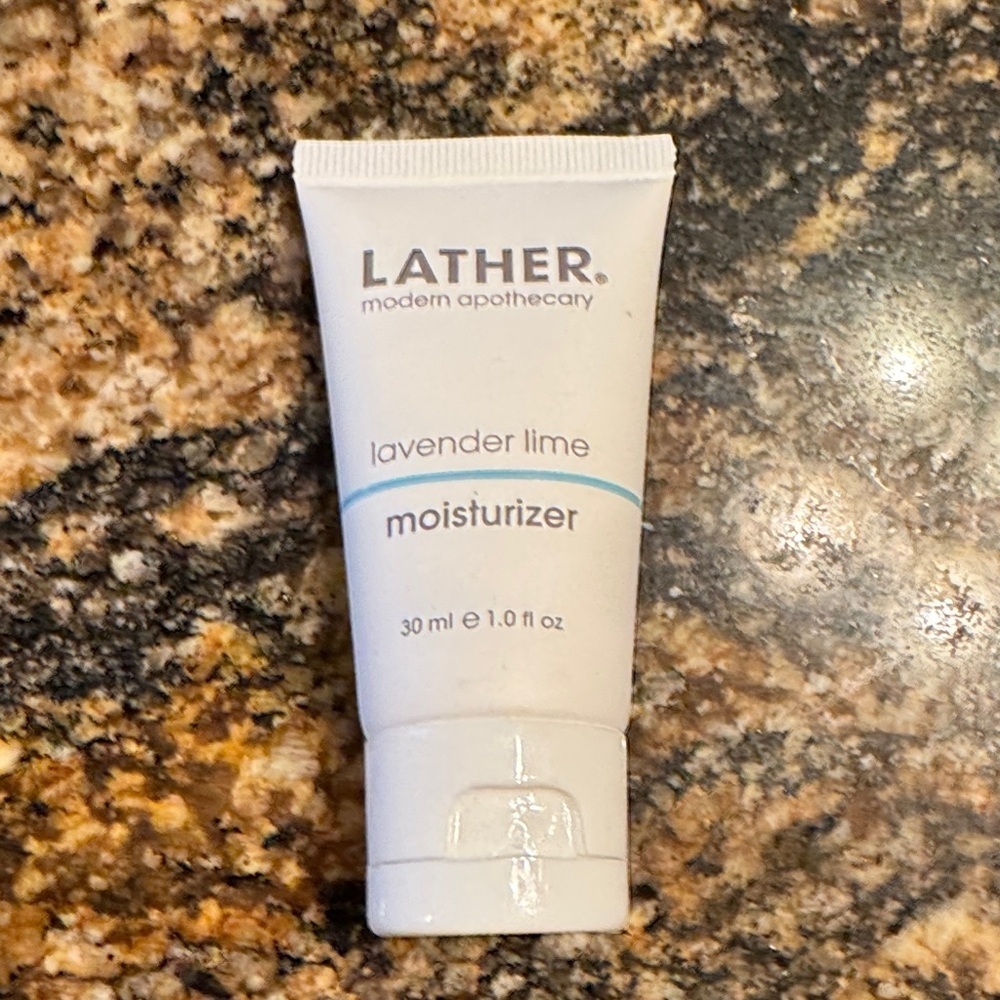 THE LATHER BARN Lavender Balancing Moisturizer - White - Picture 2 of 2